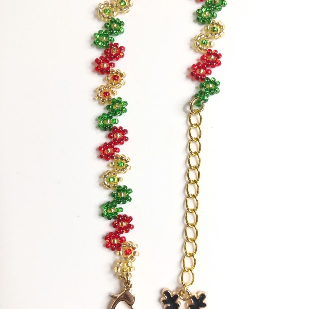 Christmas Holiday Bracelet Reindeer Charm Gold Red Green Beaded Heart Clasp New - Picture 2 of 4